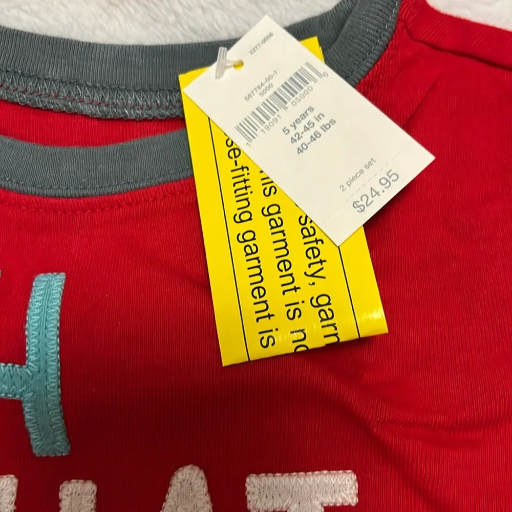 NWT Baby Gap Christmas PJs - size (5)